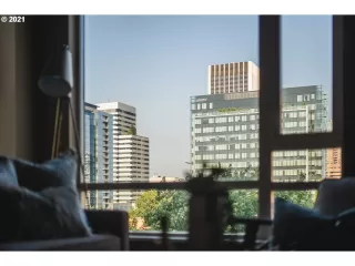 Photo #4: 21043773 Listing