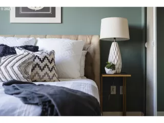 Photo #5: 21043773 Listing