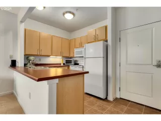 Photo #3: 21044156 Listing