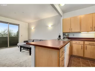 Photo #5: 21044156 Listing