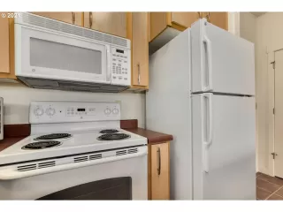 Photo #6: 21044156 Listing