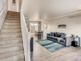 Photo #2: 21044628 Listing