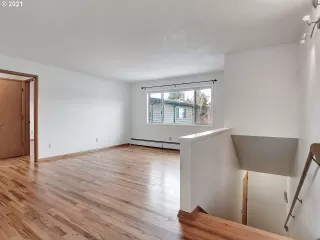 Photo #5: 21044673 Listing