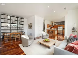 Photo #1: 21044697 Listing