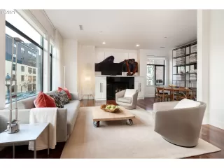 Photo #2: 21044697 Listing