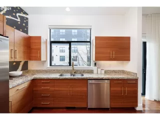 Photo #5: 21044697 Listing