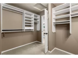 Photo #5: 21045290 Listing