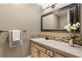 Photo #6: 21045290 Listing