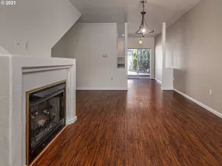 Photo #4: 21045403 Listing