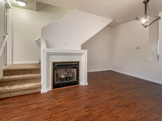 Photo #5: 21045403 Listing