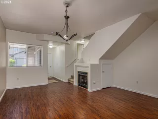 Photo #6: 21045403 Listing