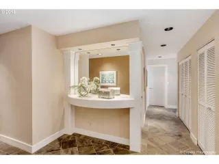 Photo #4: 21045510 Listing