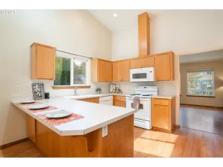 Photo #5: 21046081 Listing