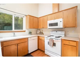 Photo #6: 21046081 Listing