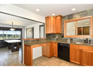 Photo #3: 21046807 Listing