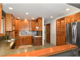 Photo #4: 21046807 Listing