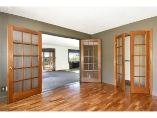 Photo #5: 21046807 Listing