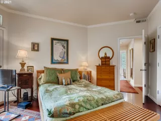 Photo #6: 21046916 Listing