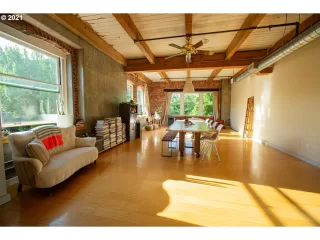 Photo #1: 21046940 Listing