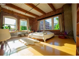 Photo #4: 21046940 Listing