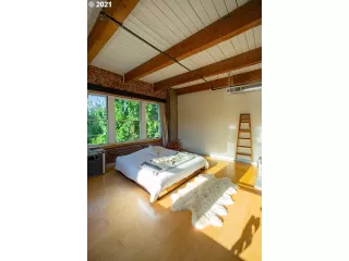 Photo #6: 21046940 Listing