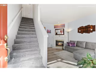 Photo #3: 21047001 Listing