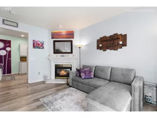 Photo #4: 21047001 Listing