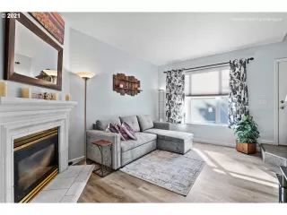 Photo #5: 21047001 Listing