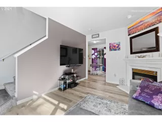 Photo #6: 21047001 Listing