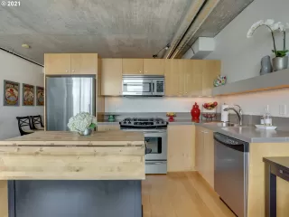 Photo #5: 21047172 Listing