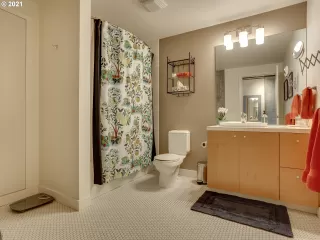 Photo #6: 21047172 Listing