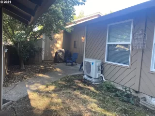 Photo #4: 21048143 Listing