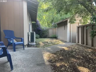 Photo #5: 21048143 Listing