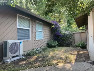 Photo #6: 21048143 Listing