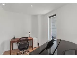 Photo #5: 21048212 Listing