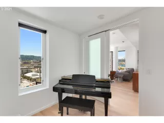 Photo #6: 21048212 Listing