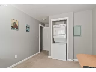 Photo #4: 21048460 Listing