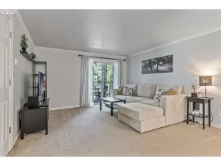 Photo #5: 21048460 Listing