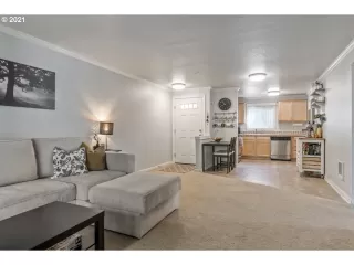 Photo #6: 21048460 Listing