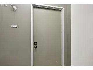 Photo #3: 210484605 Listing