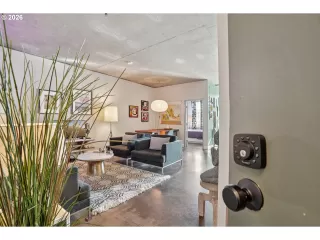 Photo #4: 210484605 Listing