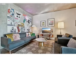 Photo #5: 210484605 Listing