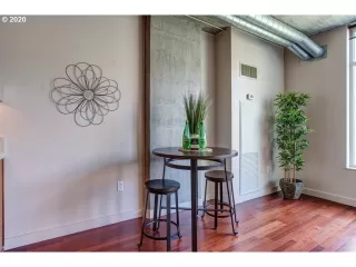 Photo #6: 21048593 Listing