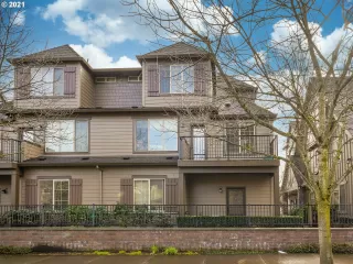 Photo #4: 21048845 Listing