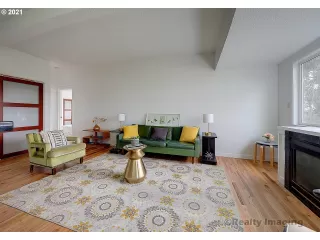 Photo #2: 21048944 Listing