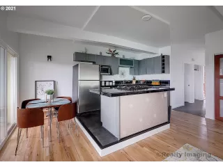 Photo #4: 21048944 Listing
