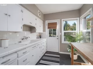 Photo #4: 21049167 Listing