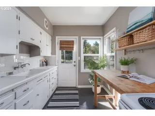 Photo #5: 21049167 Listing