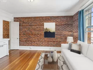 Photo #6: 21049852 Listing