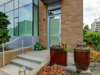 Photo #4: 21050455 Listing